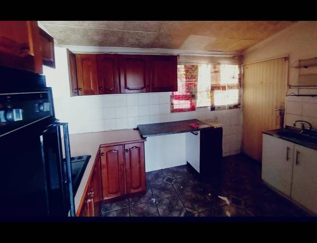 2 BEDROOM FREESTANDING FOR SALE IN BAKERVILLE HEIGHTS